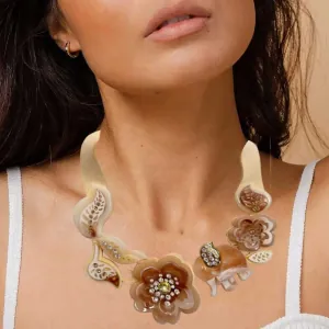 Women's necklace Flowers and Rrinestones in beige 