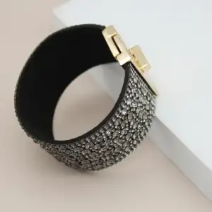 Women's bracelet with white Stones gold