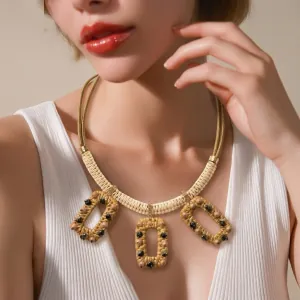 Καλοκαιρινό γυναικείο κολιέ πλεκτό με σχέδιο μπεζ bode 03671