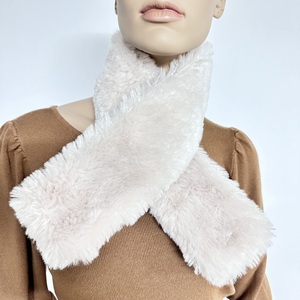 Women's bode fur scarf 06-0789 off white